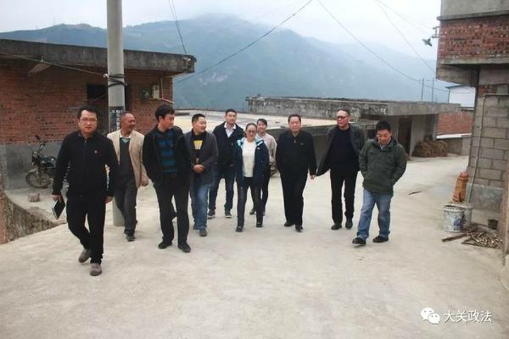 李文斌比及寿山镇调研脱贫攻坚工作