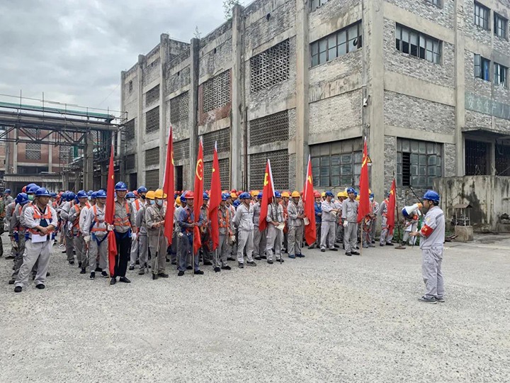 解化化工党员突击队圆满实现食等第二氧化碳新增造冷风机电缆敷设工作