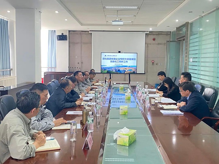 云煤（KU酷游官网）集团专职表部董事寸延峰、伍显清到前锋化工调研