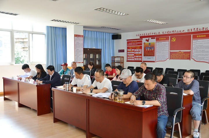 集团党委委员、副总经理施从伟到挂钩联系的云南省石油化工压力容器检测站党支部宣讲十九届六中全会心灵