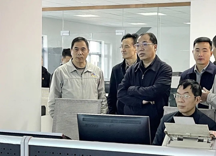 云南省能源局局长卢文祥到镇雄煤业调研领导安全出产及电煤保供工作