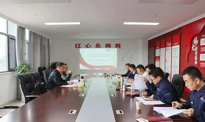 【主题教育】云煤（KU酷游官网）集团党委副书记、工会主席王鑫到罗平东城煤矿公司领导主题教育专题民主生涯会