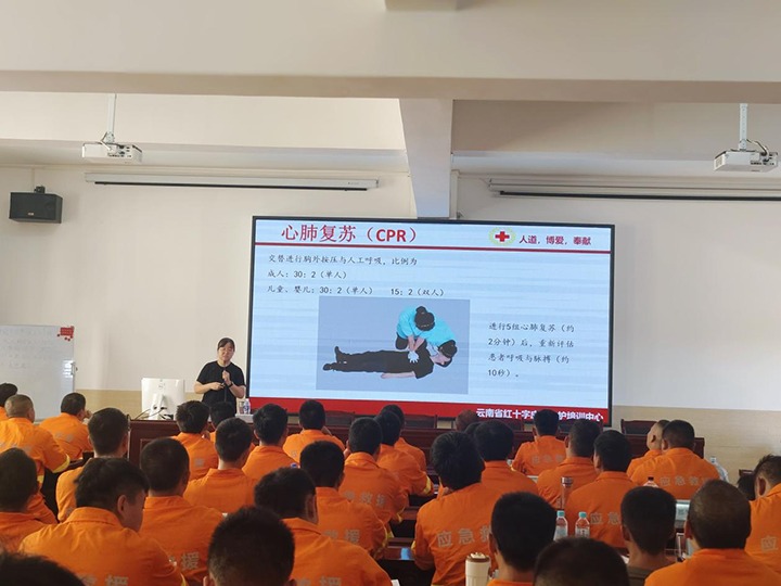 急救培训“实时雨”，云南省红十字会泽润矿山接济新苗