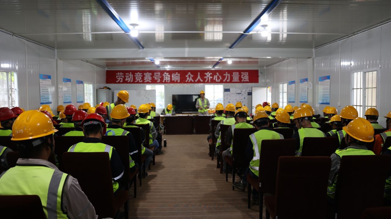 煤海竞帆船，拼搏铸鲜丽——前锋煤衣吠动较量奏响奋进乐章