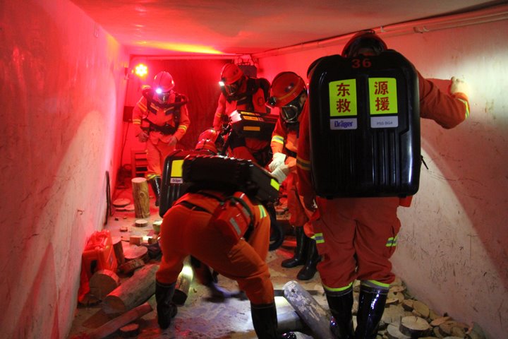 聚焦实战强根基 精准施策提效力——全省矿山接济队培（复）训工作座谈会在东源队召开