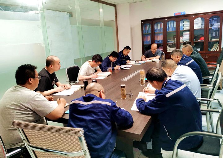 煤矿“夜讲堂”：值班间隙一幼时，人人都是安全讲师！