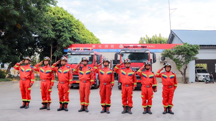云南解化消防队集体照片.jpg